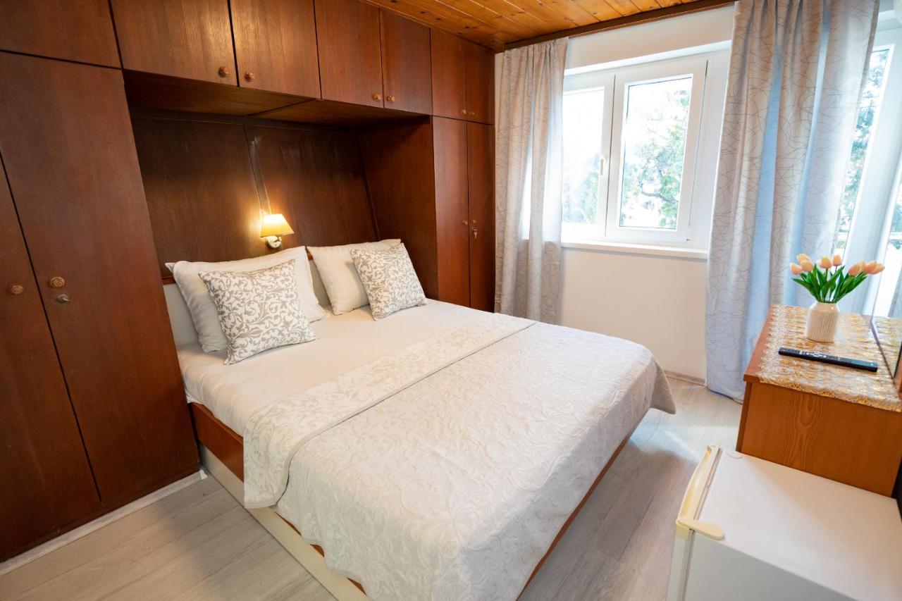 Rooms Magnolia With Pool Novalja Luaran gambar