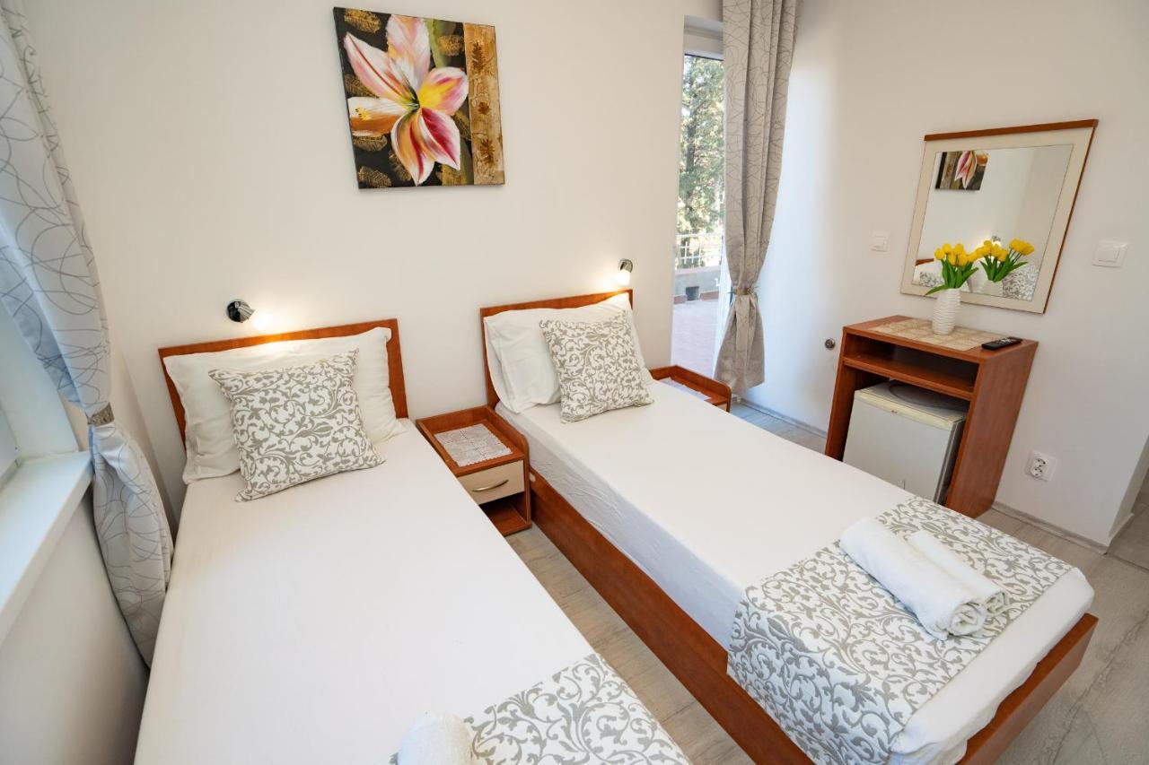 Rooms Magnolia With Pool Novalja Luaran gambar