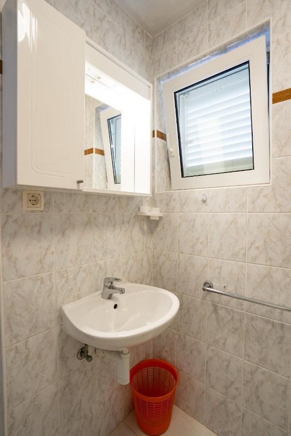 Rooms Magnolia With Pool Novalja Luaran gambar