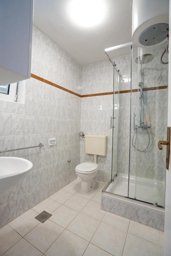 Rooms Magnolia With Pool Novalja Luaran gambar
